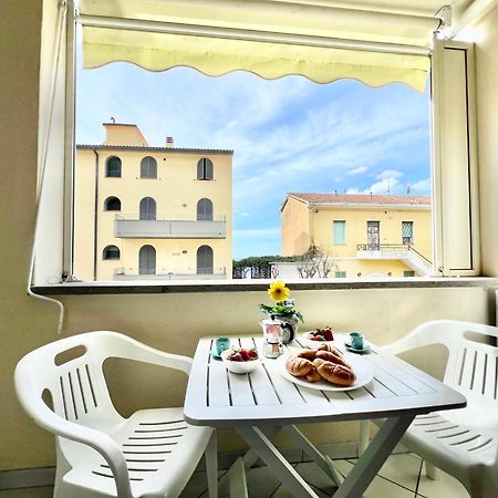 Appartamento ROSINA 100 metri dal mare, clima e balcone Castiglione della Pescaia Esterno foto