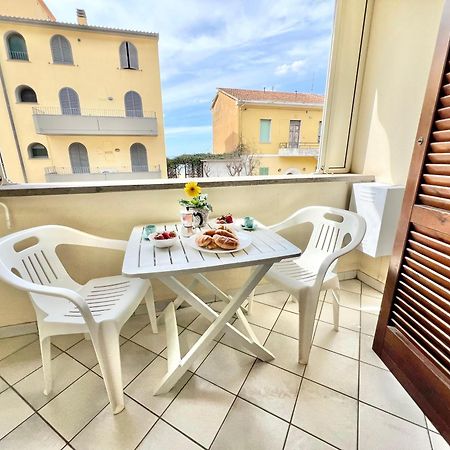 Appartamento ROSINA 100 metri dal mare, clima e balcone Castiglione della Pescaia Esterno foto