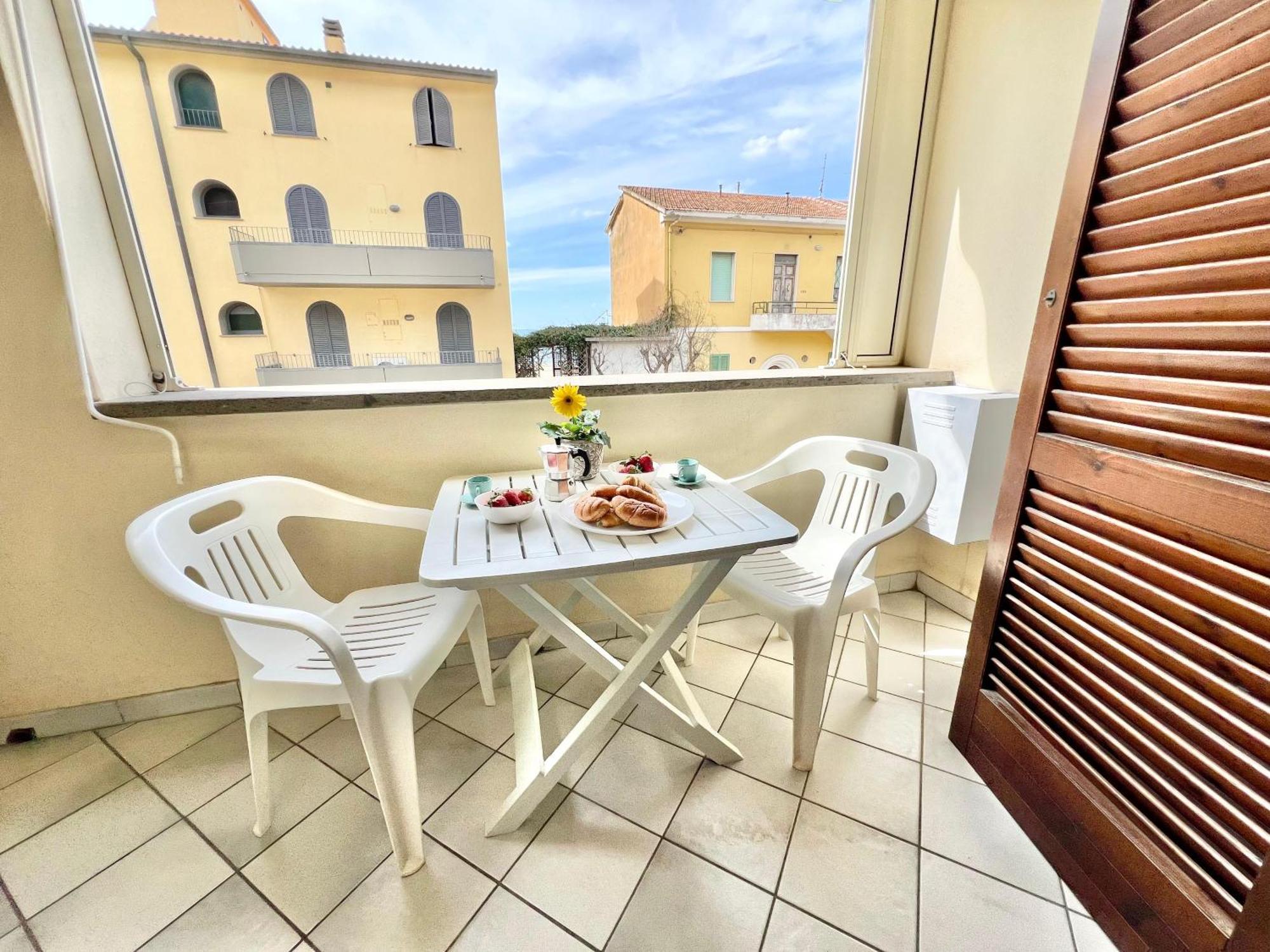 Appartamento ROSINA 100 metri dal mare, clima e balcone Castiglione della Pescaia Esterno foto