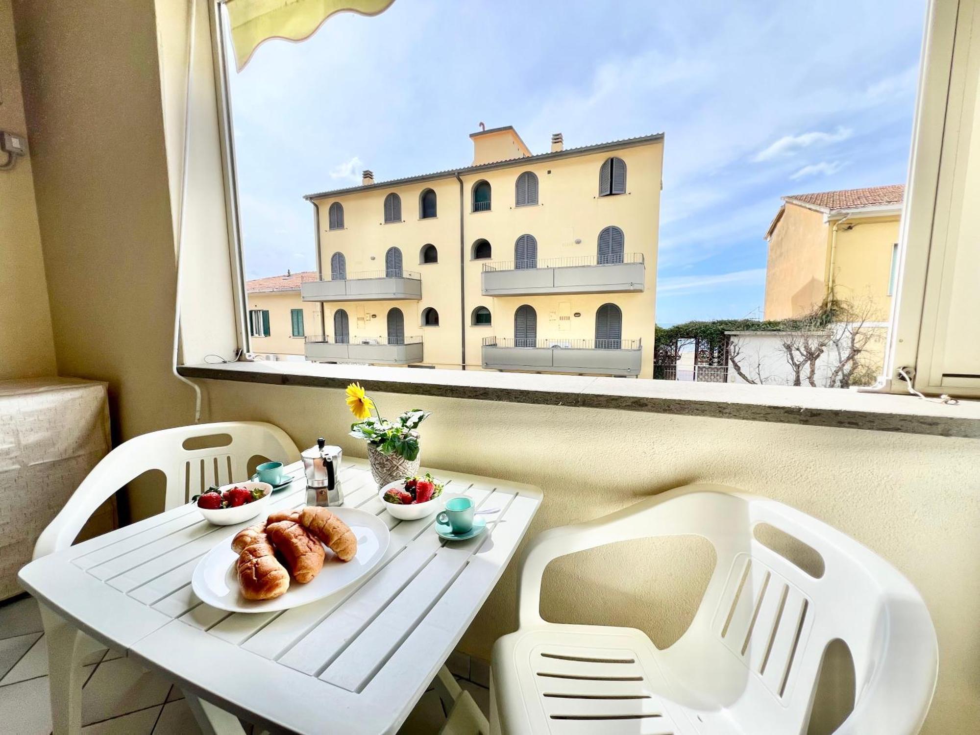 Appartamento ROSINA 100 metri dal mare, clima e balcone Castiglione della Pescaia Esterno foto