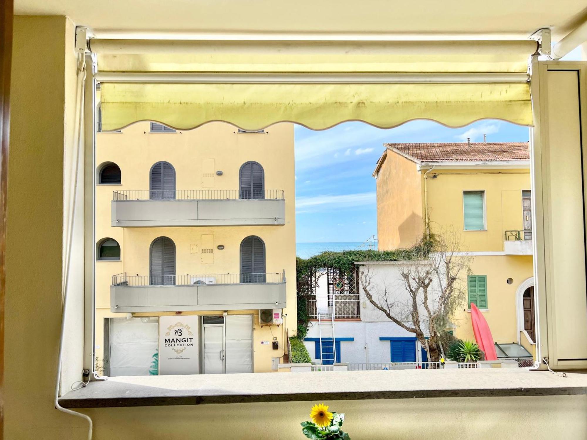 Appartamento ROSINA 100 metri dal mare, clima e balcone Castiglione della Pescaia Esterno foto