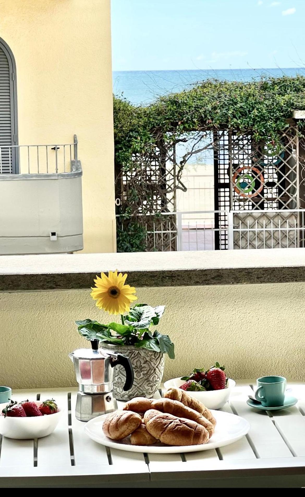 Appartamento ROSINA 100 metri dal mare, clima e balcone Castiglione della Pescaia Esterno foto